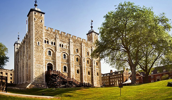The-Tower-of-London-and-Tower-Bridge